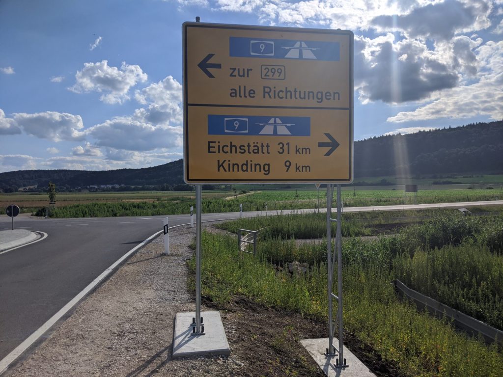 festbeschilderung-mit-ortsangaben